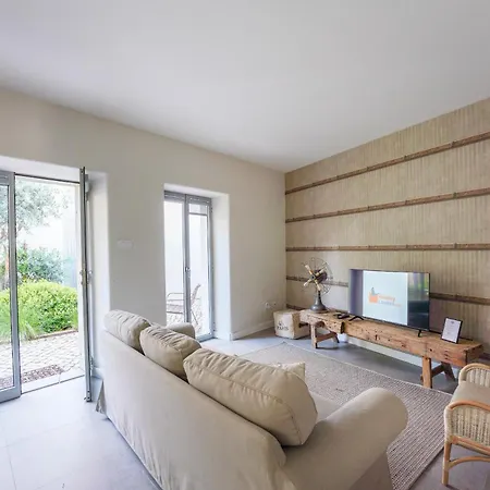 Charming Design House In With Garden - 45 דירה מונטיז'ו