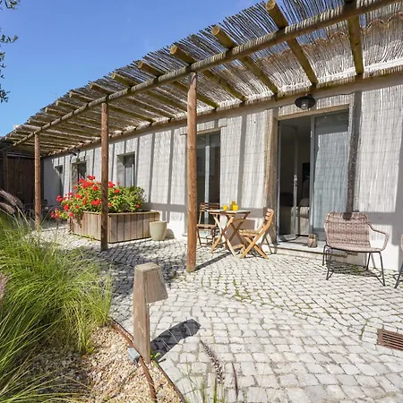 Charming Design House In With Garden - 45 מונטיז'ו