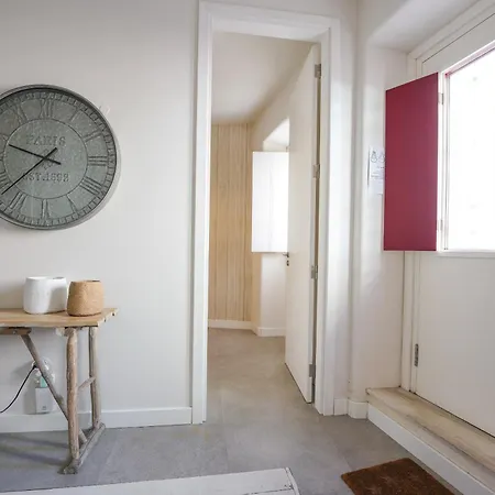 Charming Design House In With Garden - 45 מונטיז'ו