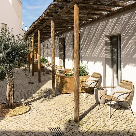 Apartman Charming Design House In With Garden - 45