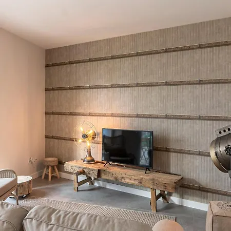 Charming Design House In With Garden - 45 Apartman Montijo