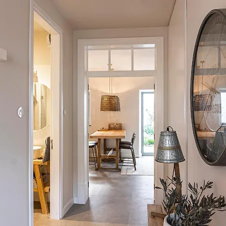 Charming Design House In With Garden - 45 Montijo