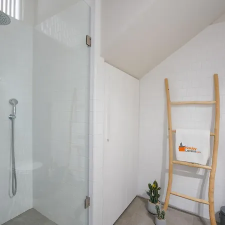 Charming Design House In With Garden - 45 * 蒙蒂茹
